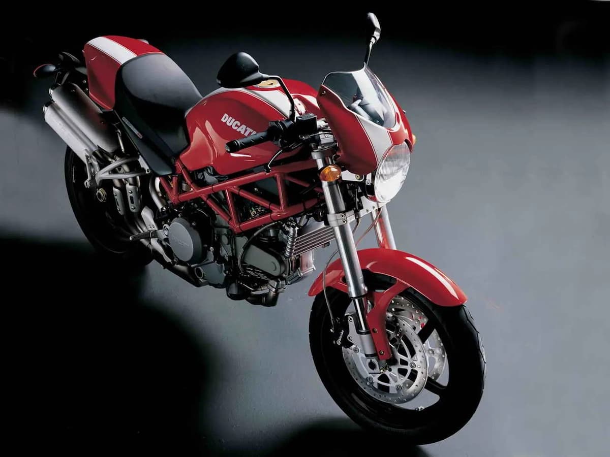 Red top diagonal Ducati S2R800