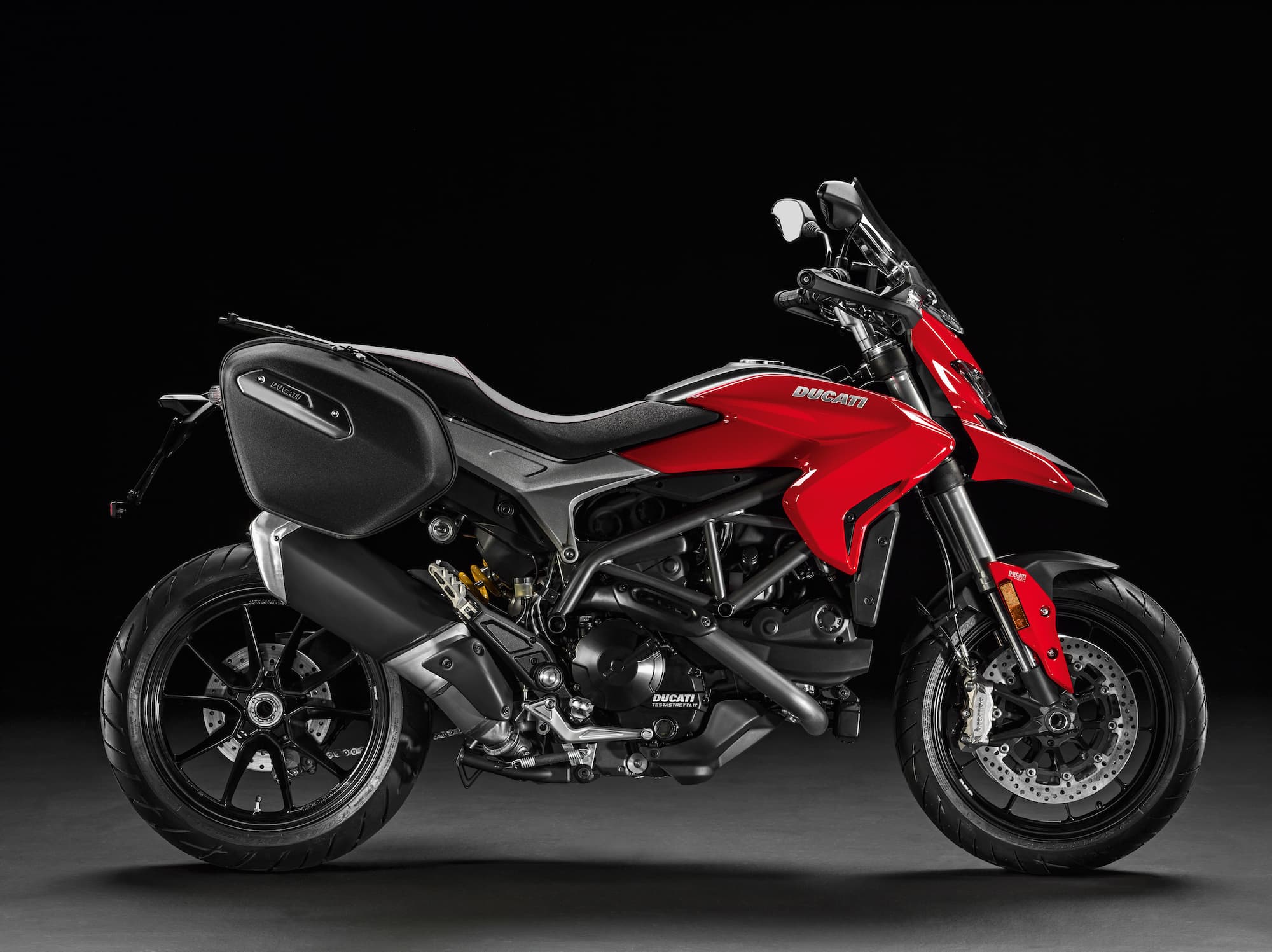Ducati Hyperstrada 939 2016-2018 2 RHS studio