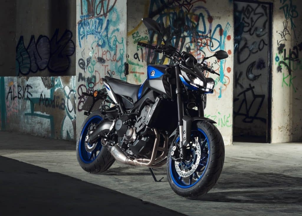 2017-2020 Yamaha MT-09 static RHS front 3-4 blue graffiti