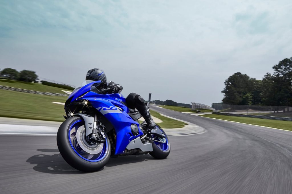 2020 Yamaha YZF600 YZF-R6 action on track