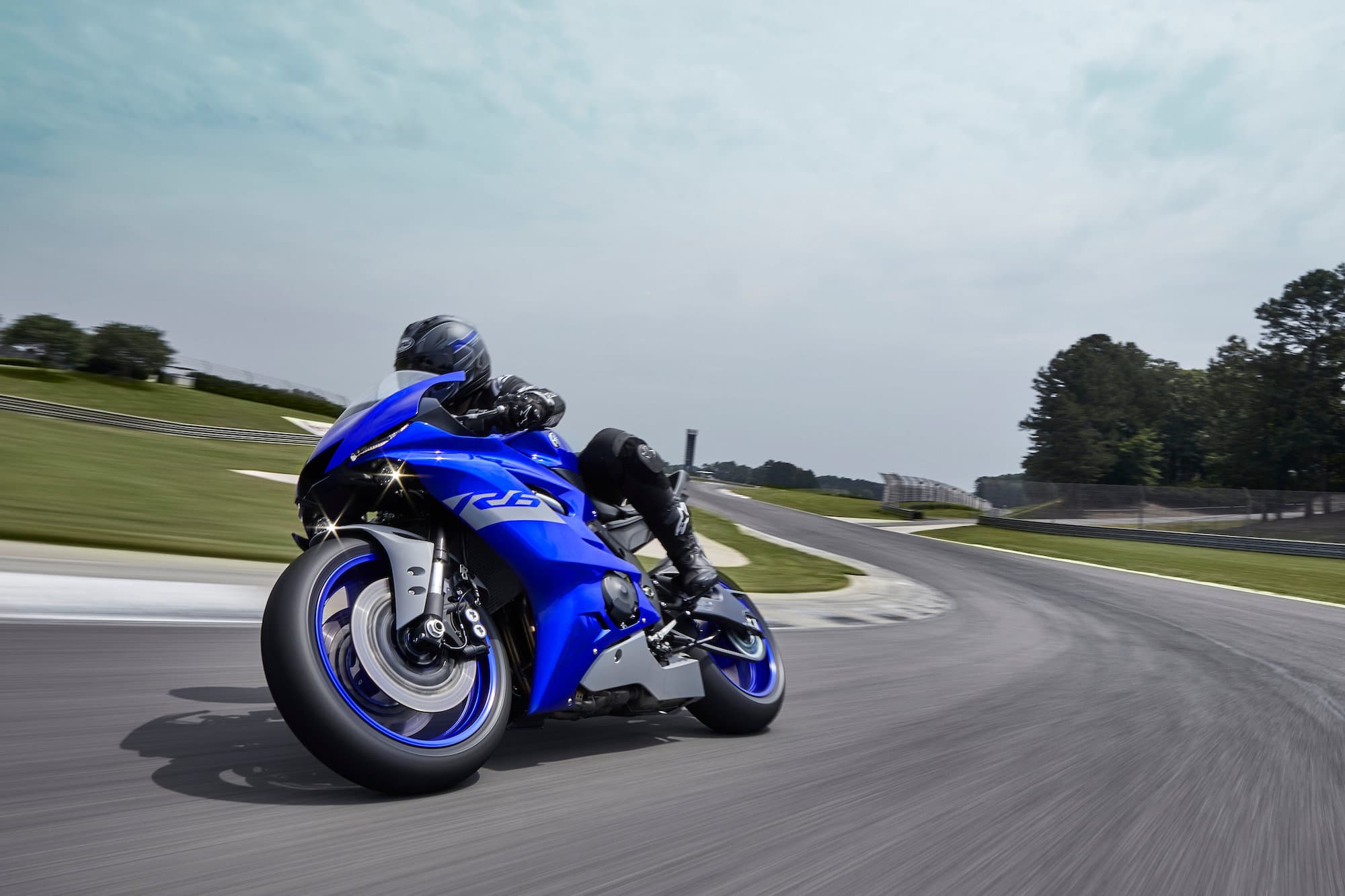 2020 Yamaha YZF600 YZF-R6 action on track
