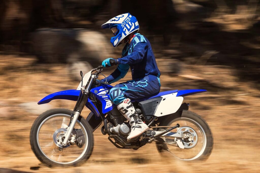 Yamaha TT-R230 LHS action