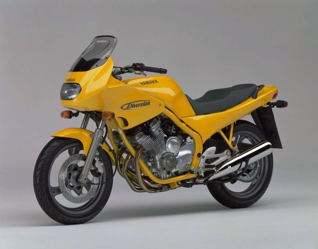 Yamaha XJ600 Diversion Seca II yellow studio lhs front-left