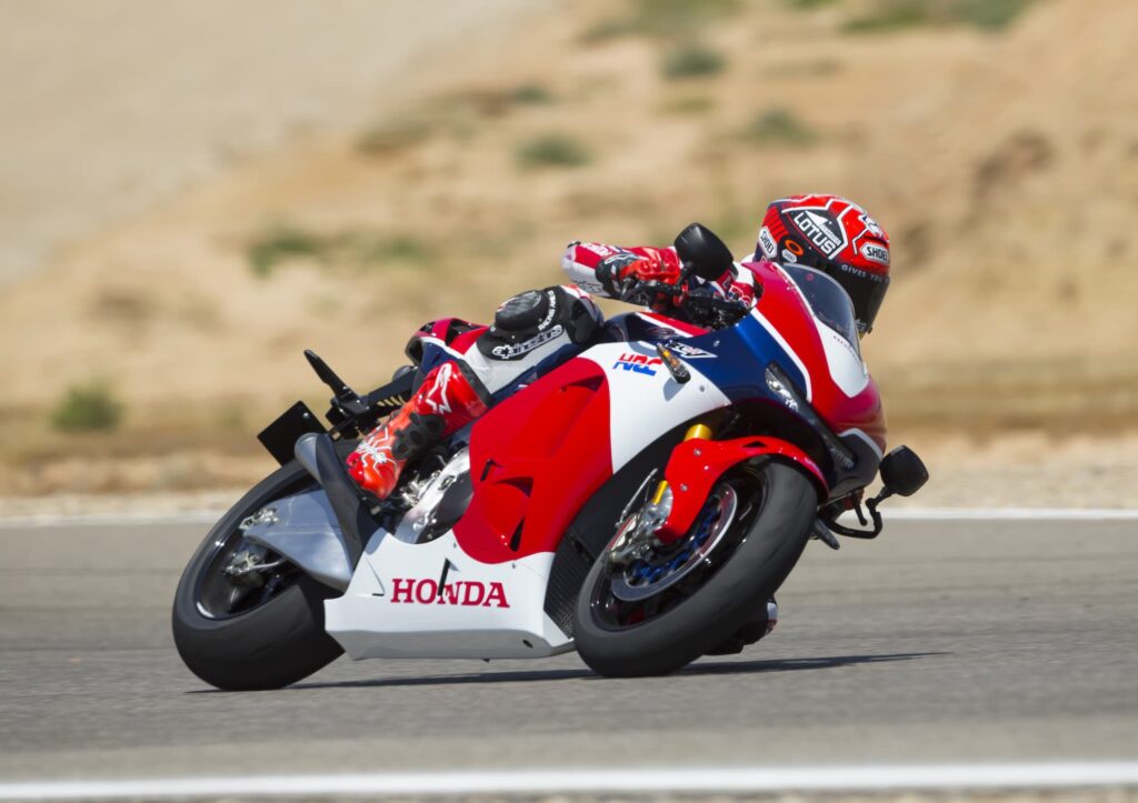 2016 Honda RC213V-S track action leaning