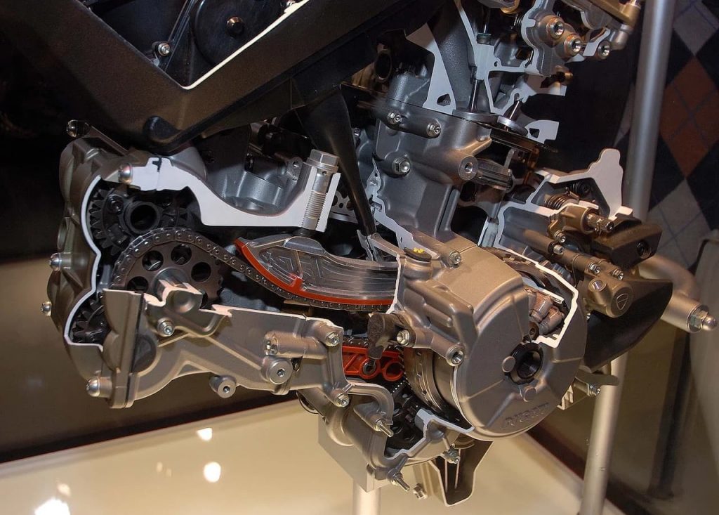 Chain driven cams in the Ducati Superquadro engine
