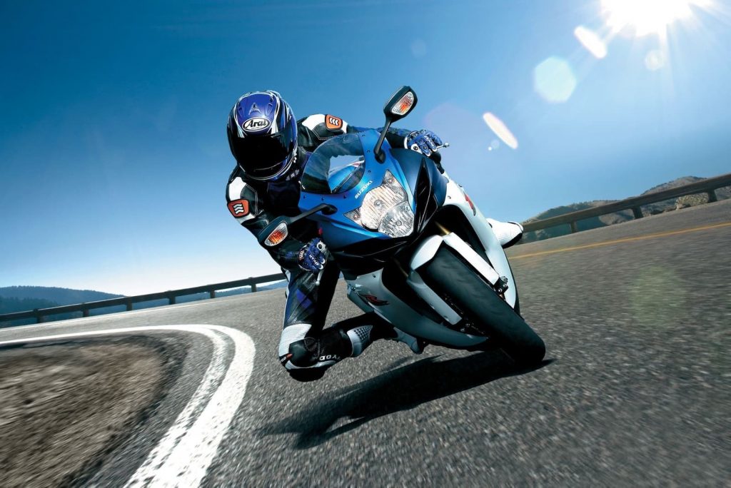 2011 GSX-R750 on track leaning