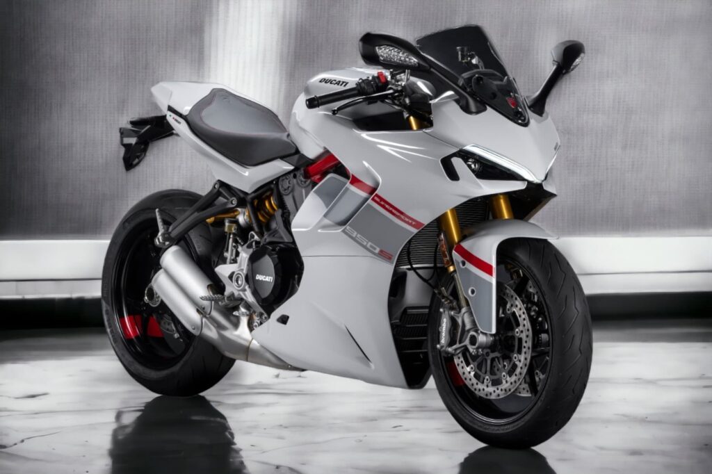 2024 Ducati Supersport Stripe Livery static 3-4