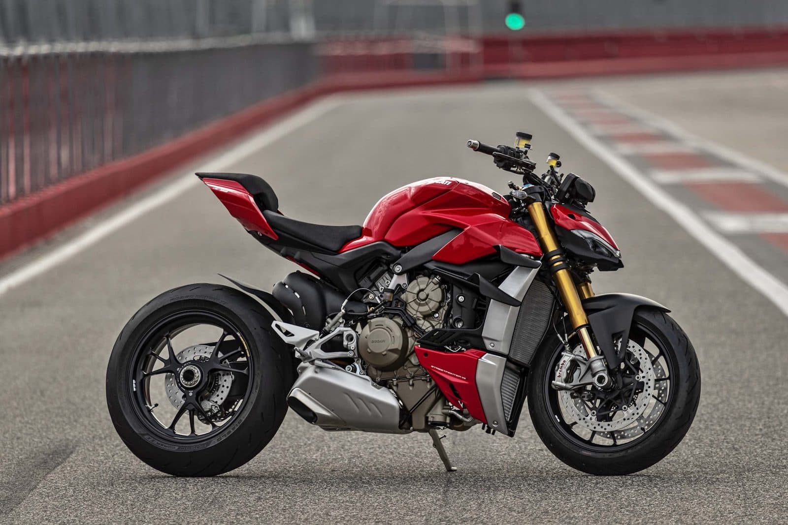 Ducati Streetfighter V4 on track RHS