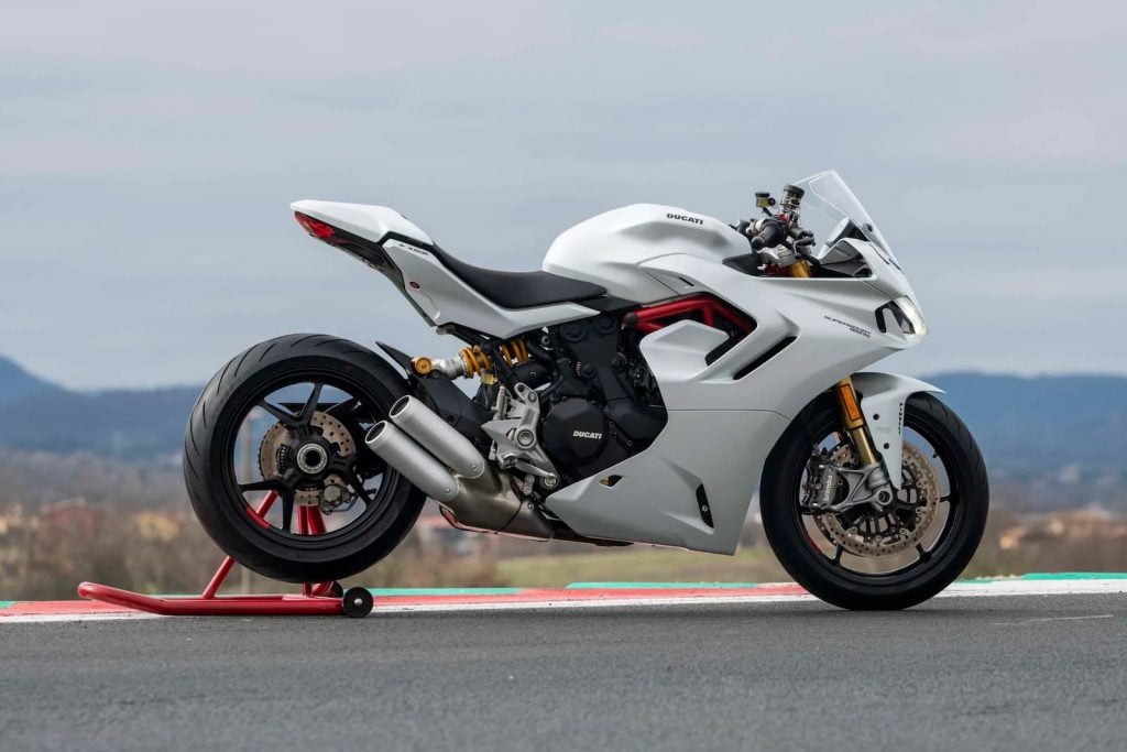 Ducati Supersport 950 and 950 S (2021+) Maintenance Schedule 6 White Ducati Supersport 950 S on track | Ducati Supersport 950 and 950 S (2021+) Maintenance Schedule