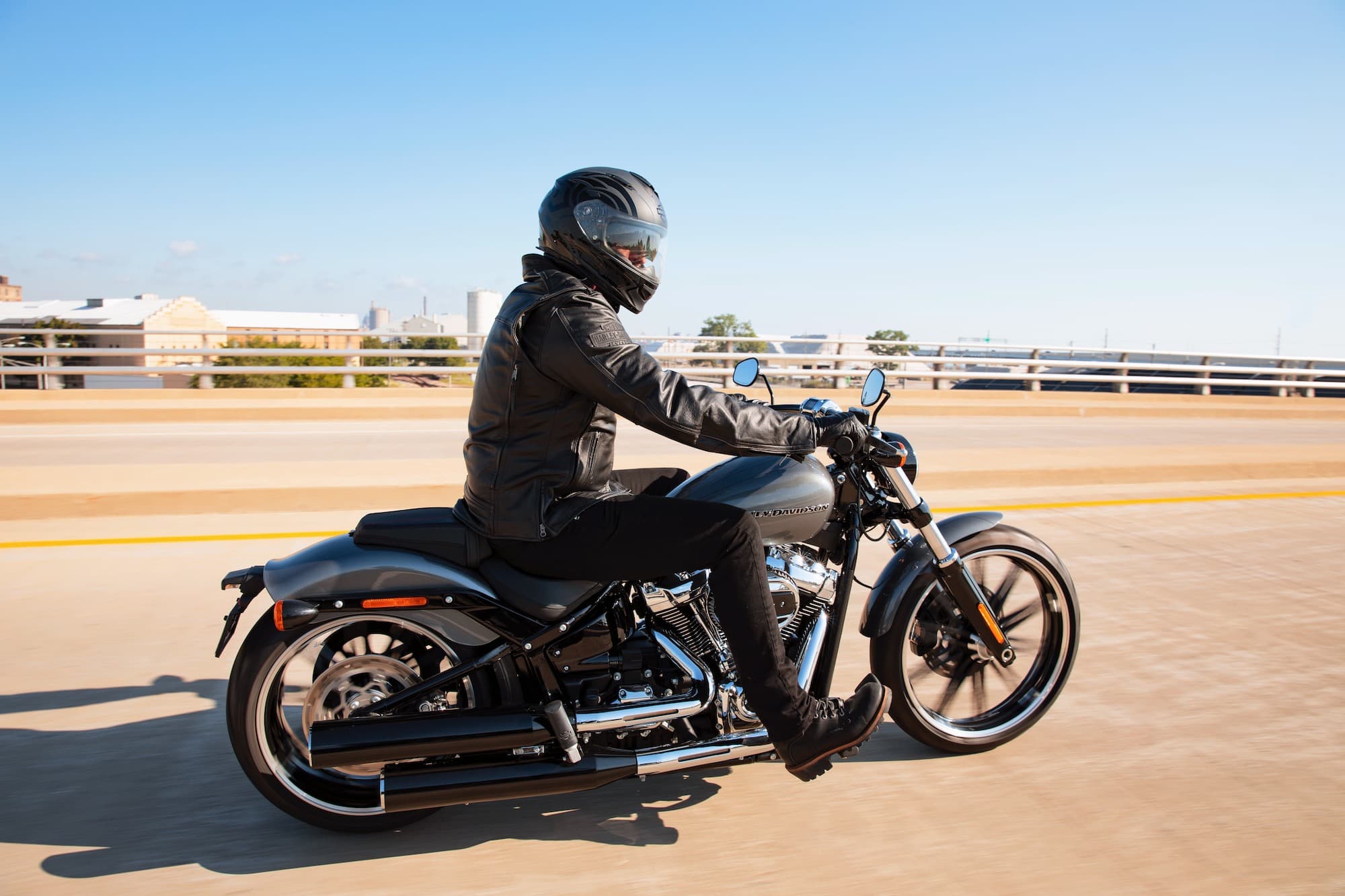 Harley-Davidson Breakout 114 FXBRS - action riding
