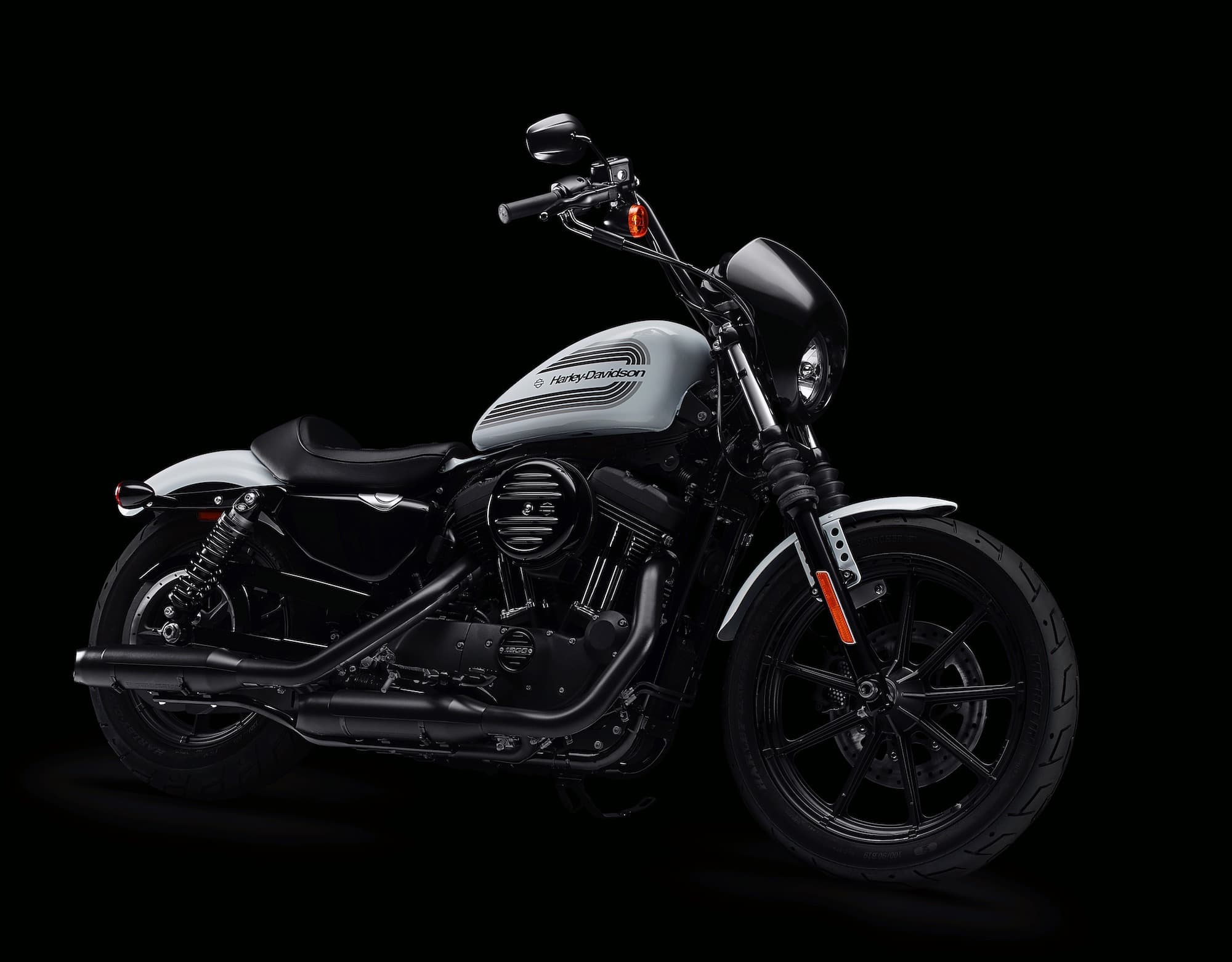 Harley-Davidson Sportster Iron 1200 RHS 3-4 studio
