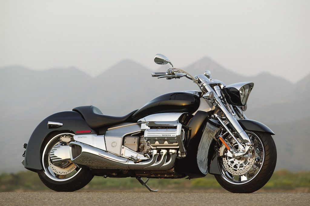 Honda NRX1800 Valkyrie Rune side profile statif outdoors