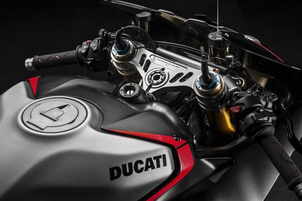Controls of the Ducati Panigale V4 SP