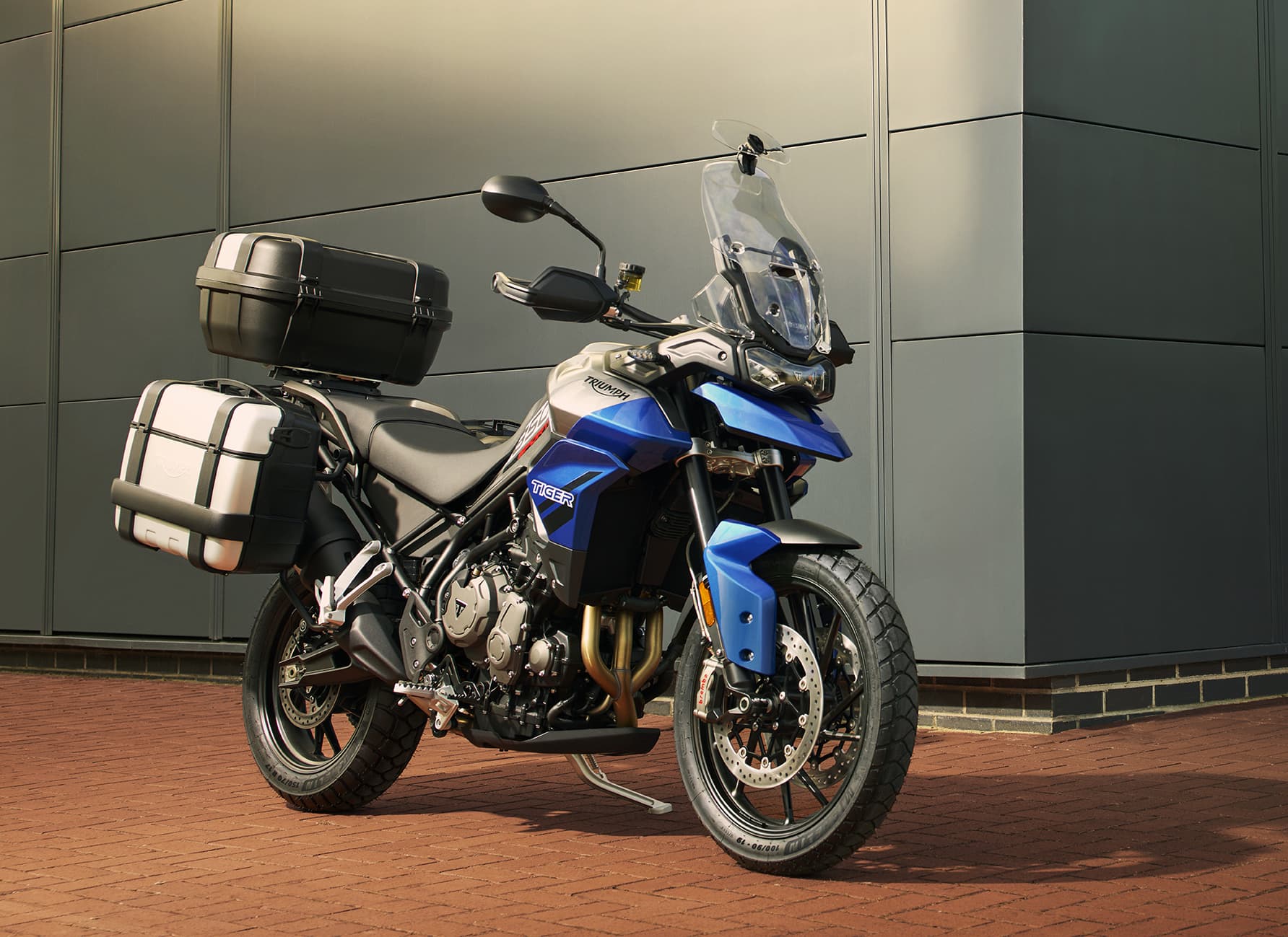 Triumph tiger 850 sport outdoor static image, luggage and accessories