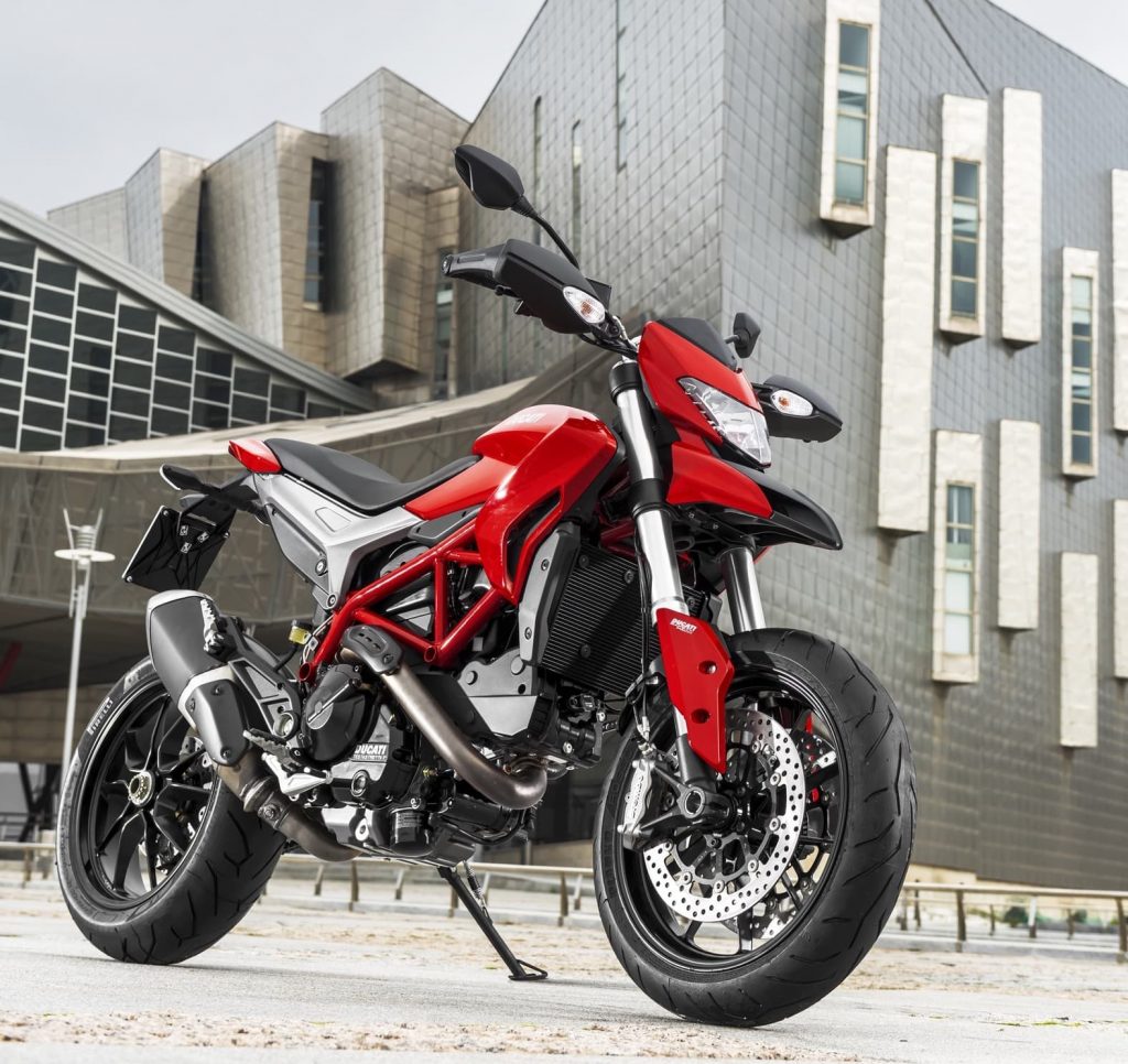 Ducati Hypermotard 821 outdoor RHS in front of buildings