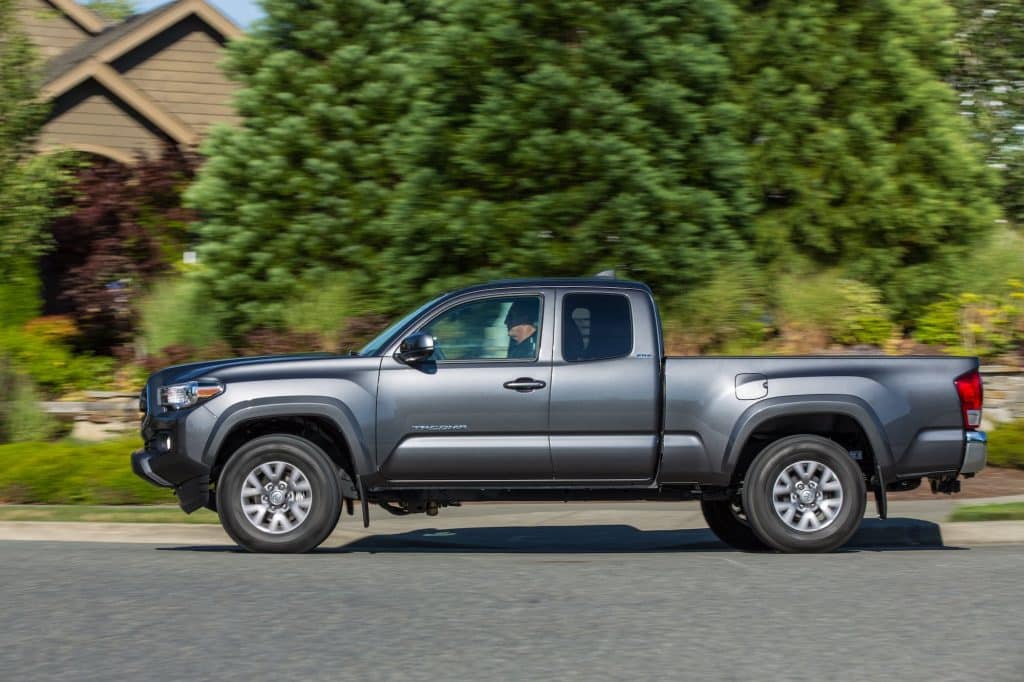 2016 Toyota Tacoma SR5 outdoor LHS