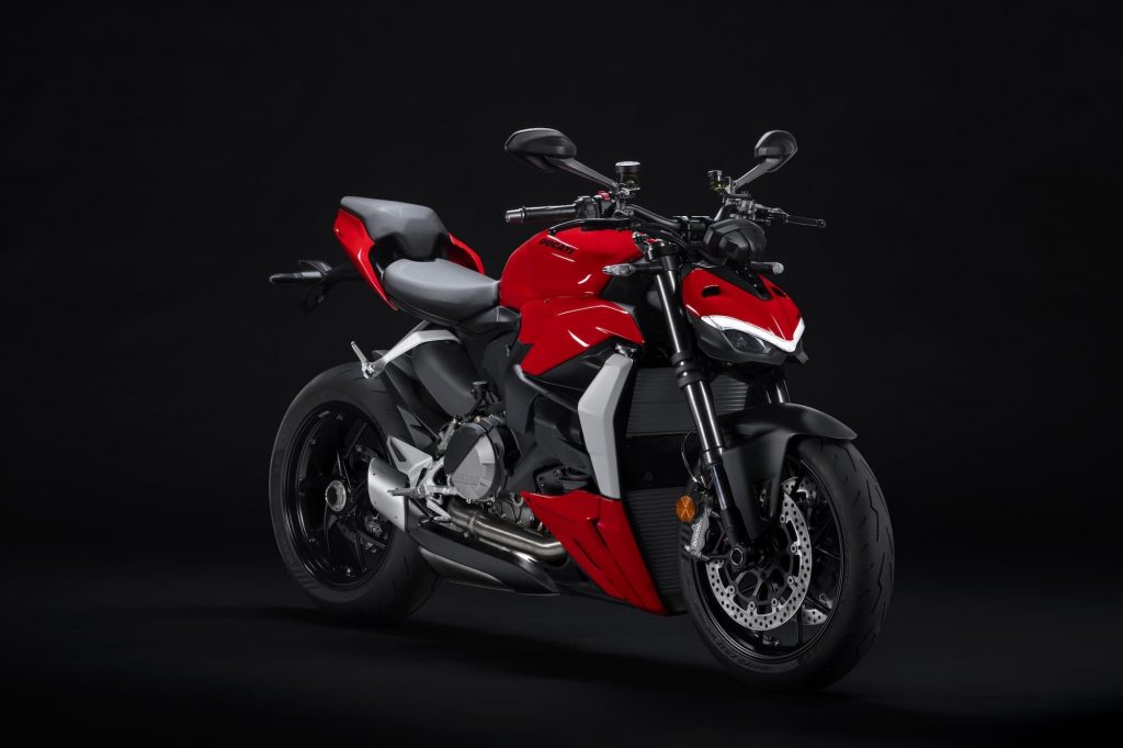 2022 Ducati Streetfighter V2 Studio 4