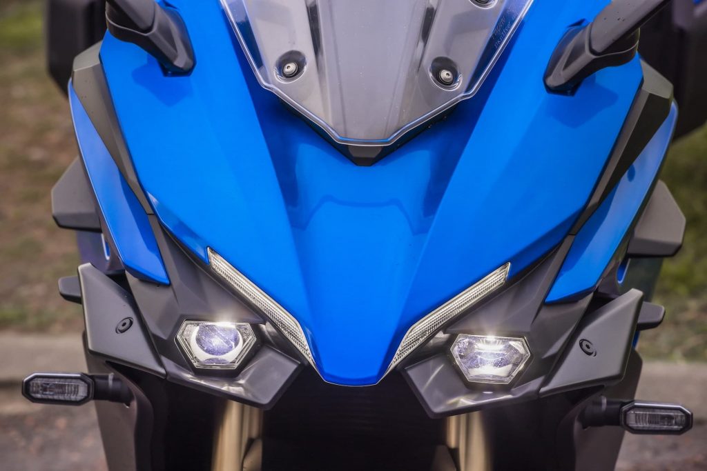 Suzuki GSX-S1000GT 2022 front-end headlights