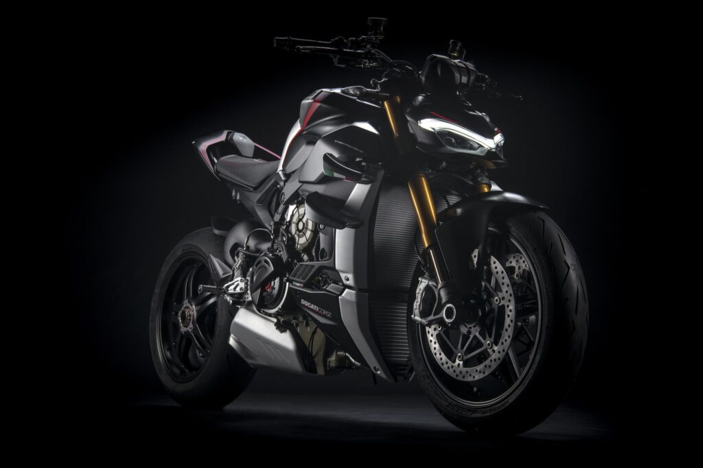 2022 Ducati Streetfighter V4 SP Studio black background 2