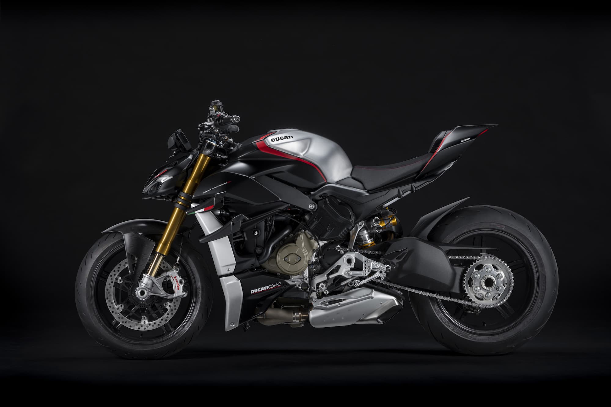 2022 Ducati Streetfighter V4 SP Studio black background 5