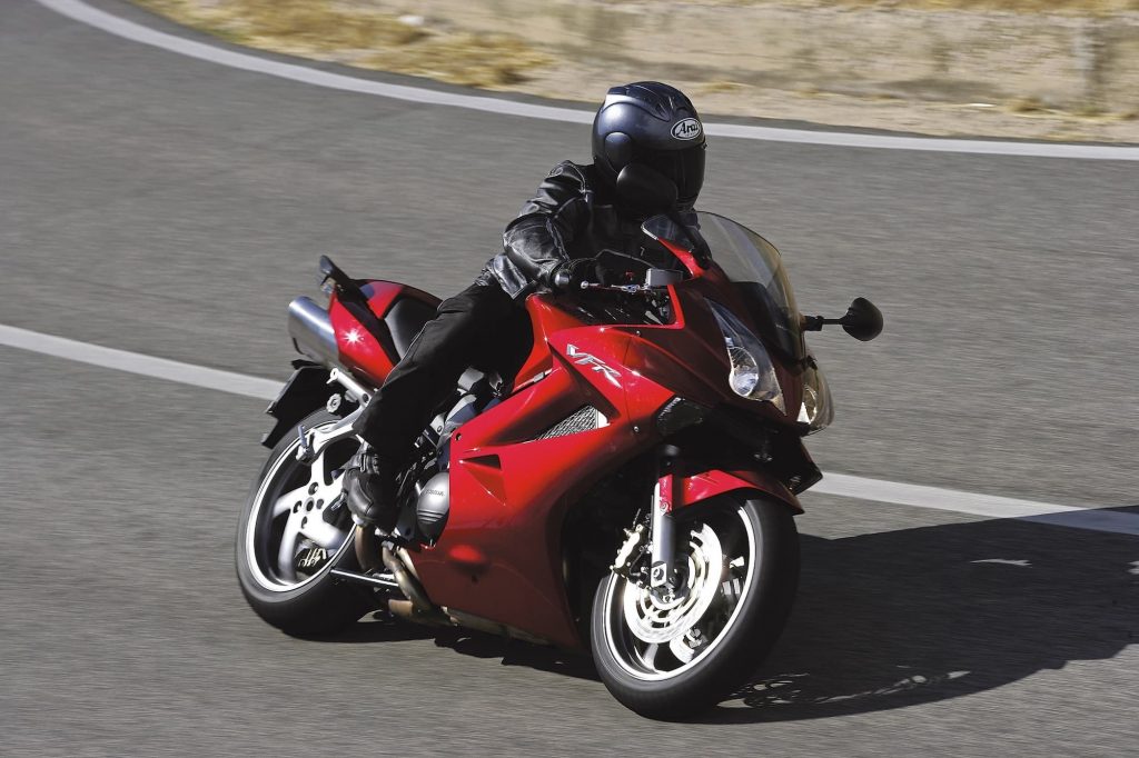 6th gen Honda VFR800 Red action