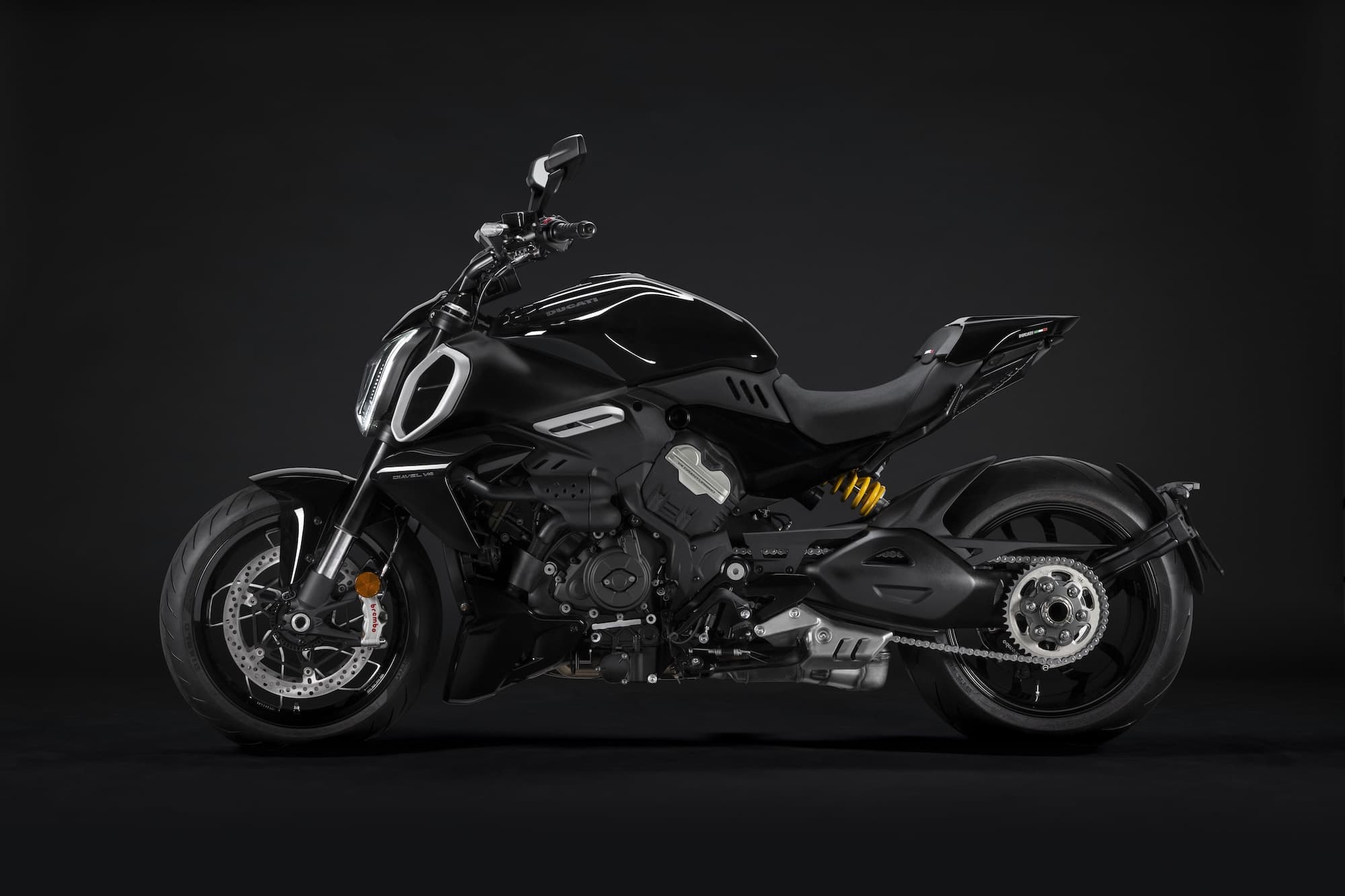 2023 Ducati Diavel V4 studio black left