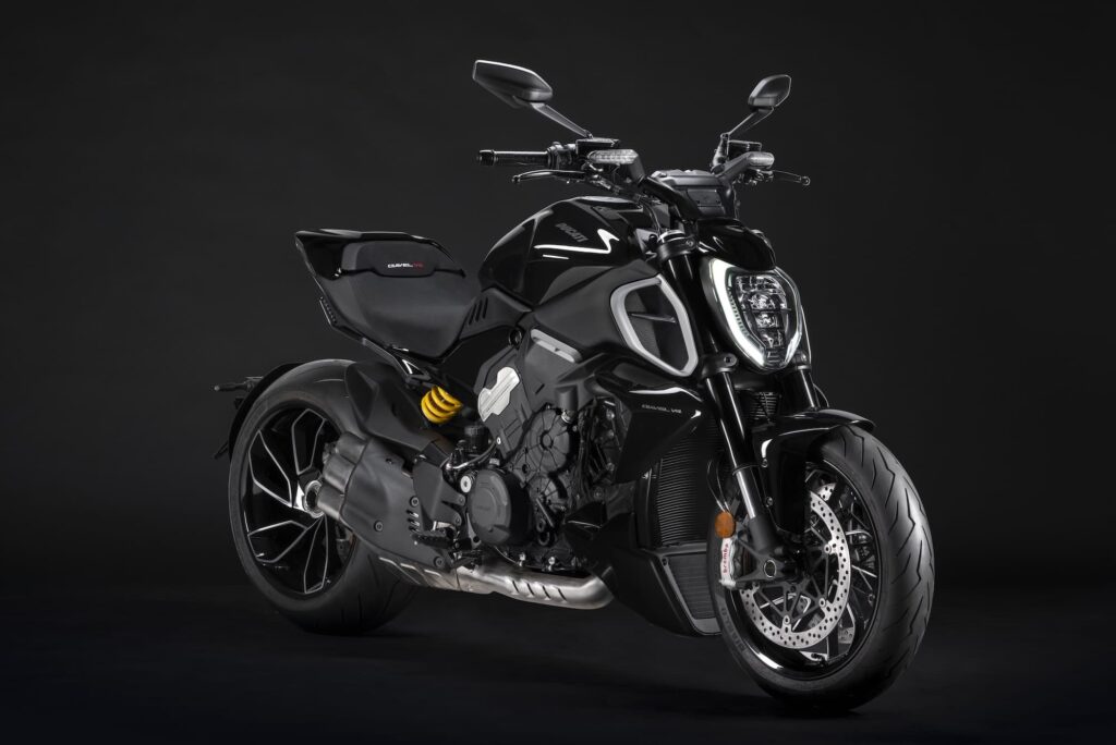 2023 Ducati Diavel V4 studio right black front