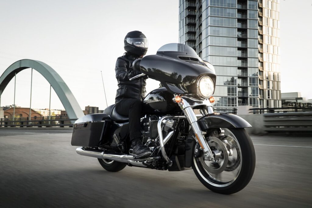 2019 Harley-Davidson FLHX Street Glide Action straightened