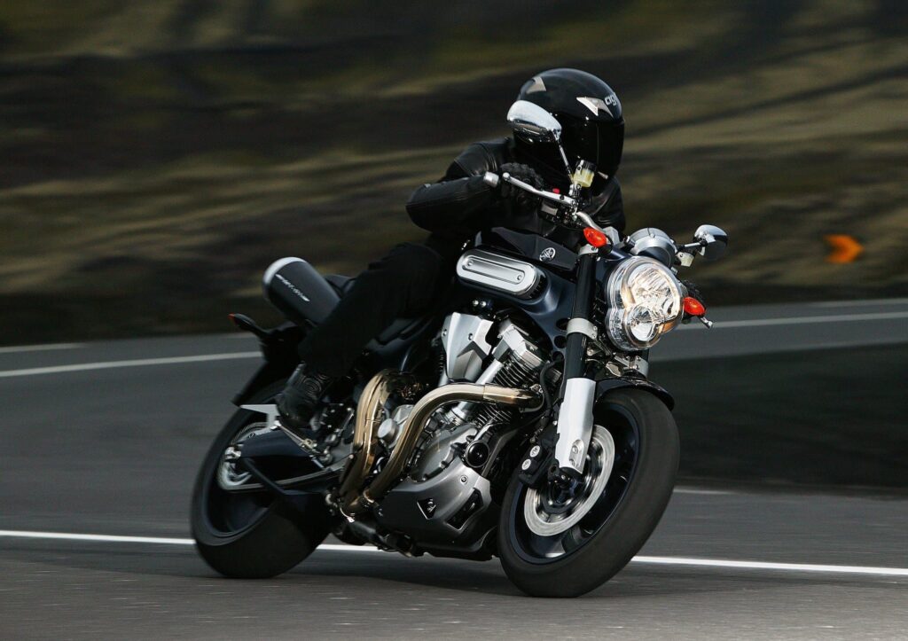 2005 Yamaha MT-01 Action Leaning into corner