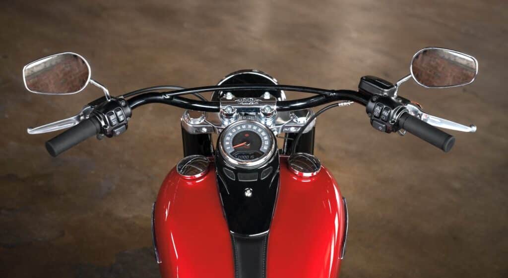 Harley-Davidson FLSL Controls and bars