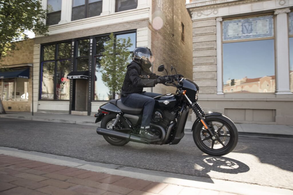 Harley Davidson Street 500 XG500 riding position