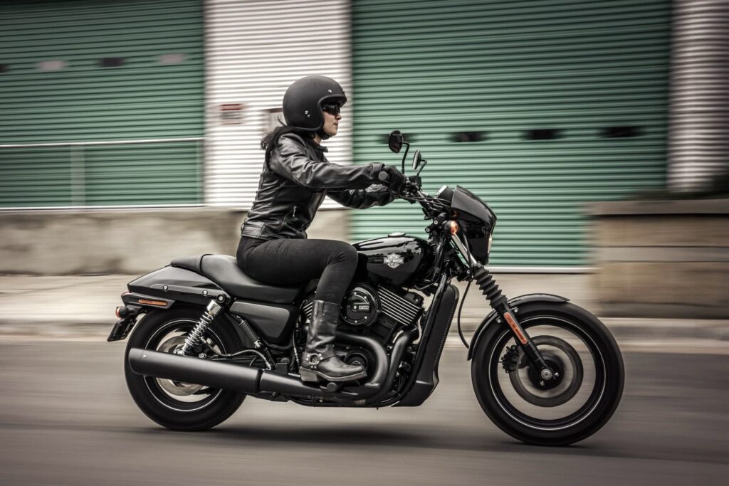 Harley-Davidson Street 750 Riding RHS