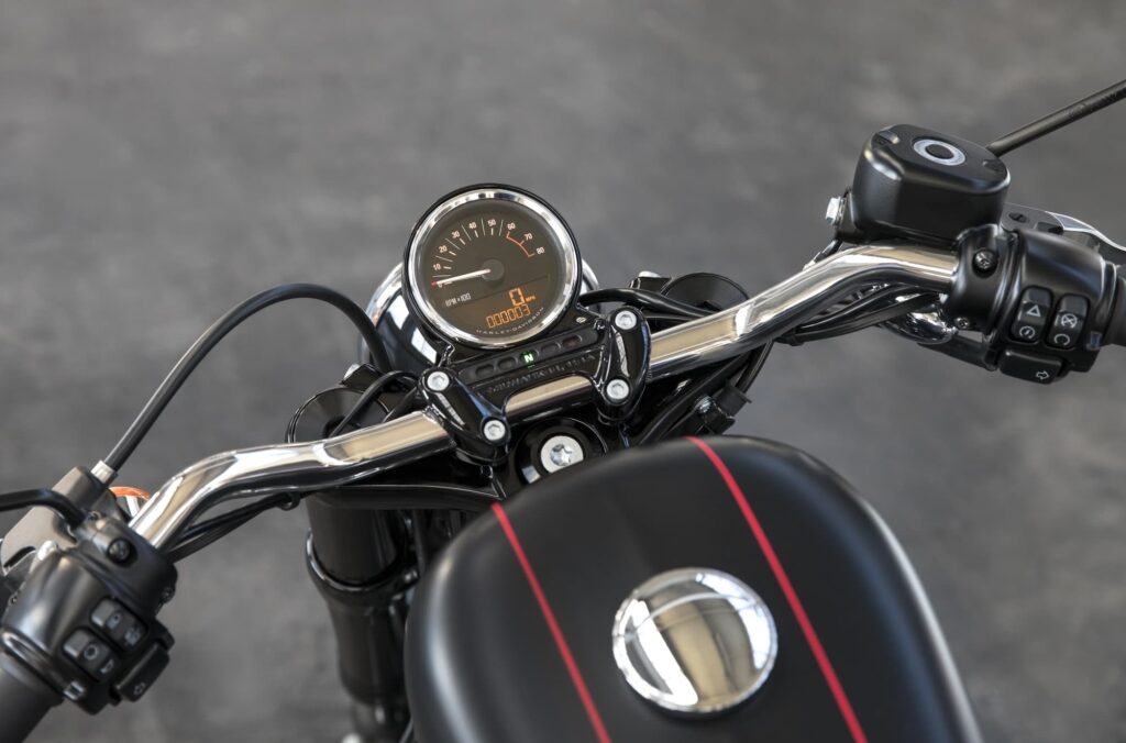 Harley-Davidson XL1200CX Roadster instrument cluster