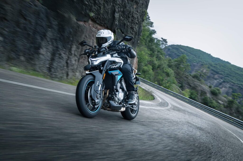 2025 CFMOTO 675NK Action (3)