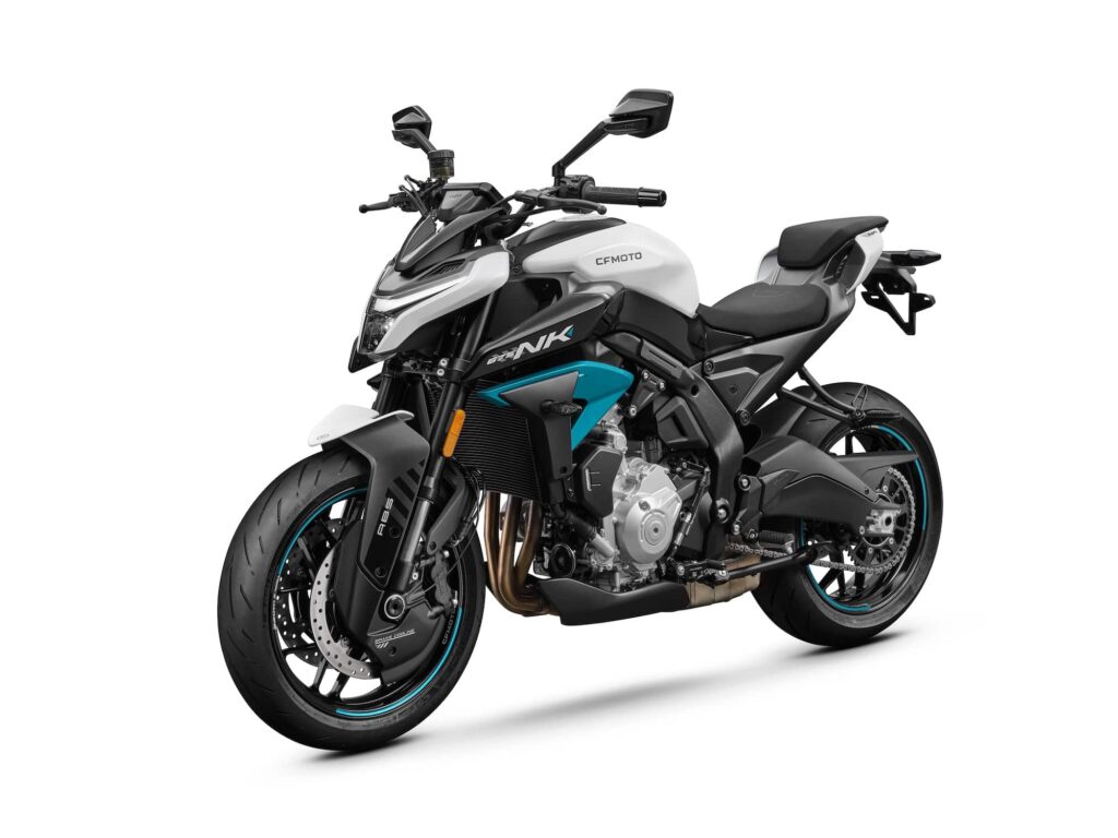 2025 CFMOTO 675NK Glacier White 2