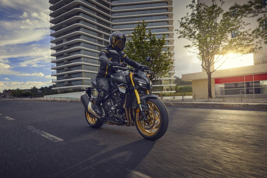 25 Honda CB1000 Hornet SP action