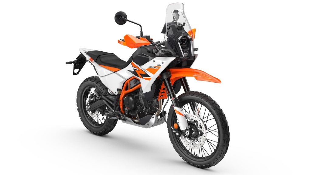 MY25-KTM-390-Adventure-R-White-45-right_04_STUDIO. Photographer: Tschann E.