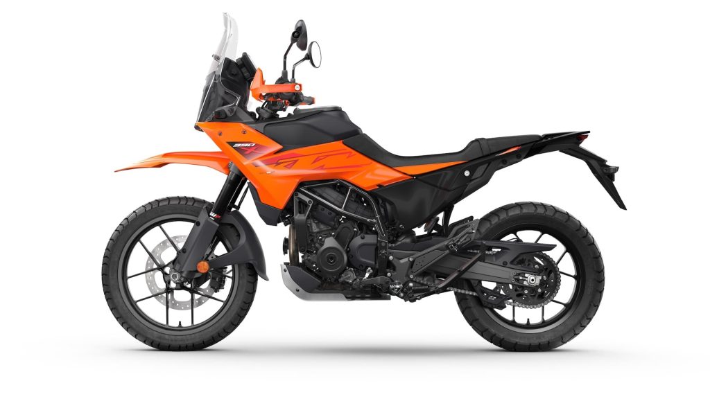 MY25-KTM-390-Adventure-X-Orange-90-left_04_STUDIO. Photographer: Tschann E.