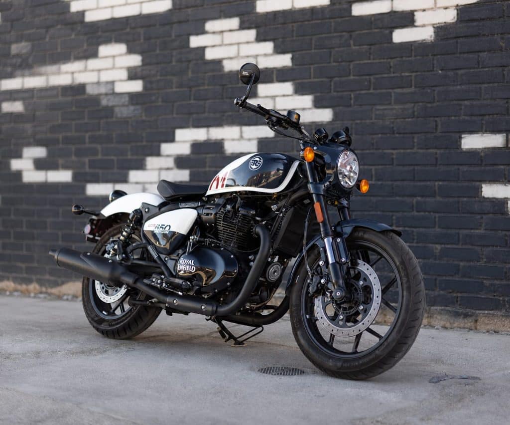 Royal Enfield Shotgun 650 (2024+) Maintenance Schedule and Service Intervals 10 Royal Enfield Shotgun 650 Stencil White in front of a black and white brick wall