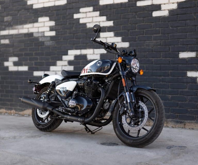 Royal Enfield Shotgun 650 Stencil White in front of a black and white brick wall